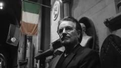 U2, il concerto di Bono della vigilia di Natale per i senzatetto di Dublino. Guarda il video