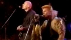 Quella volta che David Bowie e Billy Corgan suonarono insieme "All The Young Dudes". Guarda il video
