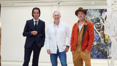 Brad Pitt e Nick Cave insieme per una mostra d'arte: l'attore è scultore e il cantautore ceramista. Guarda le foto