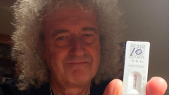 Queen, dopo due settimane Brian May ha ancora sintomi da Covid: "Ho tosse e stanchezza. Non abbassate la guardia"