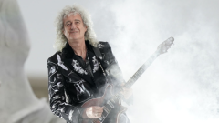 Queen, Brian May sarà nominato Sir da Re Carlo III. Guarda il video