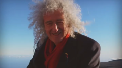 Queen, Brian May a Tenerife per girare il video di '39 da A Night at the Opera (dopo quasi 50 anni). Guarda il video
