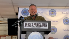 Bruce Springsteen accende le speranze sul tour: "presto rivedrete la E Street Band sul palco!". Guarda il video