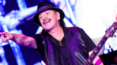 Carlos Santana è stato operato al cuore: "Ho sentito un dolore al torace e ho chiesto a mia moglie di portarmi in ospedale"