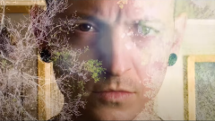 Chester Bennington, il figlio Jaime ha diretto il video di Soul Song, un nuovo inedito con la voce del padre. Guardalo qui