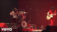 The White Stripes - Seven Nation Army (live)