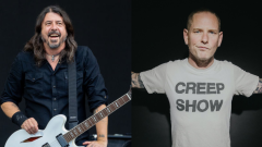 Quella volta che Dave Grohl insegnò a Corey Taylor a giocare a ping pong. Scopri la storia
