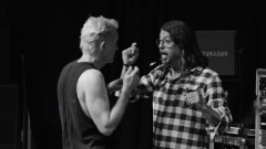 Foo Fighters: chi è Josh Freese, il nuovo batterista live della band. Scopri la sua storia