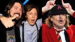 Dave Grohl: "Gli AC/DC mi hanno cambiato la vita. Li incontrai per la prima volta grazie a Paul McCartney che li imbucò a cena"