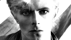 David Bowie e quella volta che scrisse una canzone durante un'intervista per Playboy. Scopri la storia