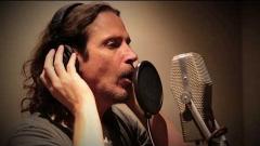 Chris Cornell: ecco il video girato per la campagna legata a The Promise con i figli ed i suoi amici artisti