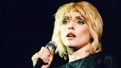 Blondie, la vita di Debbie Harry prima del successo: "per sopravvivere ho fatto tantissimi lavori, anche la coniglietta di Playboy"