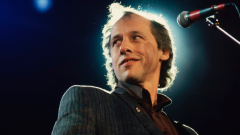 Dire Straits, il messaggio nascosto in "Money For Nothing" (e l'impensabile luogo in cui fu scritta da Mark Knopfler)