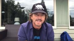 Eddie Vedder raccoglie fondi contro il coronavirus mettendo in palio un concerto dei Pearl Jam dal backstage