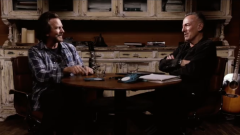 Bruce Springsteen intervista Eddie Vedder: il Boss risponde in italiano! Guarda il video