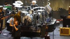 Eddie Vedder, Stewart Copeland dei Police a sorpresa sul palco (e Chad Smith sorprende alla chitarra). Guarda il video