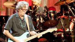 Eric Clapton ha pubblicato il nuovo singolo "anti Green Pass" This Has Gotta Stop. Ascoltalo qui