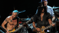 L'inaspettato legame d'infanzia tra i membri dei Red Hot Chili Peppers e i Guns N' Roses