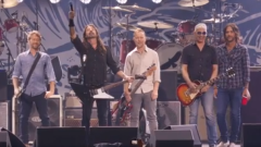 Foo Fighters: gli ospiti e la scaletta completa del Taylor Hawkins Tribute Concert a Los Angeles. Guarda i video