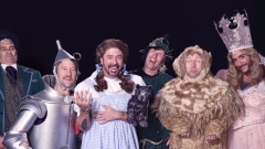 I Foo Fighters tornano al Saturday Night Live: guarda gli sketch con Dave Grohl (e il loro travestimento per Halloween)
