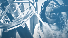 Foo Fighters, Dave Grohl pubblica la sua versione di Sabotage dei Beastie Boys. Guarda il video