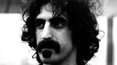 Frank Zappa, vita e storia di un genio assoluto oltre ogni genere musicale