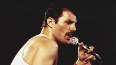 Queen, tutti i segreti di "Another One Bites The Dust": dai presunti messaggi subliminali al giro di basso di John Deacon