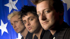 I Green Day vogliono suonare nelle case, nei giardini e nei garage dei fan! Guarda il video con l'annuncio di Billie Joe