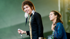 Greta Van Fleet, Josh Kiszka si scusa dopo le accuse di "appropriazione culturale": aveva indossato vestiti dei nativi americani