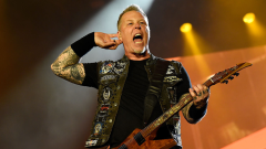 Metallica, James Hetfield esce dalla clinica: presenzierà all’inaugurazione della mostra delle sue auto custom
