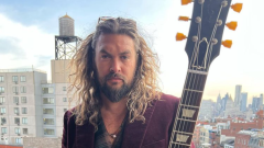 Jason Momoa coinvolto in un incidente stradale (senza conseguenze) con un motociclista. Guarda il video