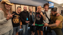John Travolta è andato a vedere il concerto dei Pantera (in apertura ai Metallica) a Los Angeles . Guarda le foto