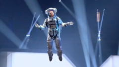 Johnny Depp, apparizione a sorpresa (e ironica) ai VMA's 2022: "Ho bisogno di un lavoro". Guarda il video
