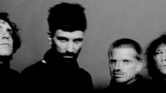 Kasabian, pubblicato il primo inedito (con Sergio Pizzorno come frontman) dopo l'allontanamento di Tom Meighan. Ascoltalo qui