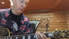 The Doors, Robby Krieger insegna a suonare "Moonlight Drive" per i fan in quarantena. Guarda qui il tutorial