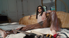 Lenny Kravitz, annunciato il nuovo album Blue Electric Light: il primo singolo è TK421. Ascoltalo qui e GUARDA il video