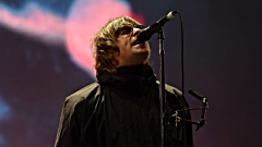 Liam Gallagher annuncia il nuovo singolo "Everything’s Electric": in uscita il 4 febbraio. Tutti i dettagli