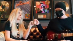 Coronavirus, Dave Mustaine dei Megadeth e la figlia Electra suonano i Beatles per i fan in quarantena. Guarda il video