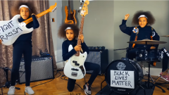 Black Lives Matter: bambina di 10 anni suona Guerrilla Radio dei Rage Against The Machine contro il razzismo
