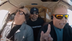 Gli Offspring lanciano la nuova serie in streaming "Cockpit Karaoke" (registrata in alta quota)! Guarda il video