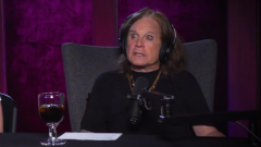 Ozzy Osbourne: "Sì, ho fatto pipì sul palco durante un concerto. Tanto ero già fradicio!". Guarda il video