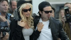 Pam & Tommy: ecco chi sono gli amici di Tommy Lee mostrati nella serie TV