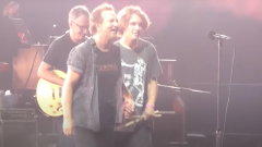 Pearl Jam, Matt Cameron ha il Covid e la band lo sostituisce con un batterista di 18 anni: "ho saltato la scuola per il provino"
