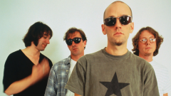 R.E.M., la storia di Everybody Hurts: da John Paul Jones dei Led Zeppelin al messaggio che salvò la vita di migliaia di giovani