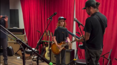 Anthrax, il figlio di Scott Ian (12 anni) suona Everlong in studio con i Foo Fighters. Guarda il video