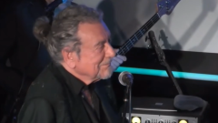 Robert Plant canta Stairway To Heaven per la prima volta da solista: l'ultima durante la reunion dei Led Zeppelin. Guarda il video