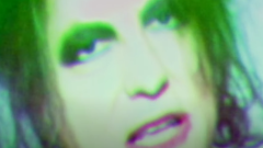Robert Smith pubblica la sua versione (di 7 minuti) del brano How Not To Drown realizzato con i CHVRCHES. Ascoltalo qui