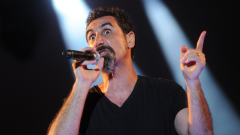 Serj Tankian pubblica il singolo Elasticity, scritto originariamente per i System Of A Down. Ascoltalo qui
