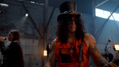 Slash, pubblicato il video del nuovo singolo The River Is Rising. Guardalo qui
