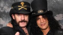 Slash racconta il primo "assurdo" incontro con Lemmy Kilmister: "Ci provò con la mia ragazza!"
